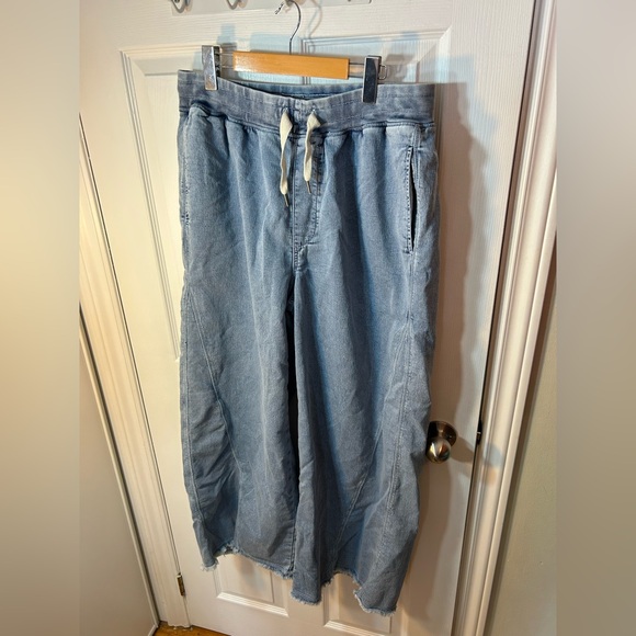 Aerie Wide Leg Barrel Leg pull on jeans size large - Picture 8 of 9